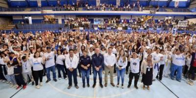 El programa social Jóvenes Protagonistas junto con beneficiarios de los programas de Becas Sociales intervención beca media y superior, han sido una plataforma clave para que más de 30 mil jóvenes, pudieran acceder a oportunidades de crecimiento, a una formación técnica y académica sólida, y a una vivencia comunitaria que fortalezca los lazos de pertenencia y solidaridad. 