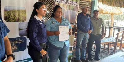 Comunidad de Tecojate fortalece sus capacidades para el cuidado del entorno costero