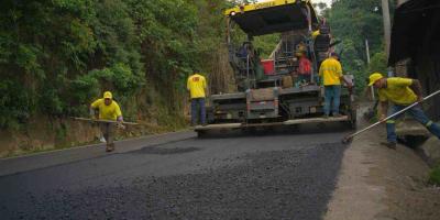 ¡El bacheo no se detiene! Covial mejora la conexión Bárcenas–Santa Lucía Milpas Altas