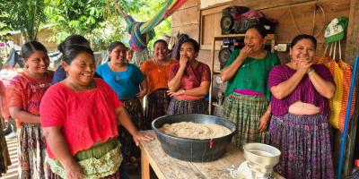 Productores de Poptún elaboran concentrado artesanal