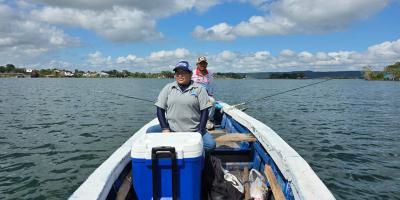 Realizan muestreo de pesca científica de peces en el lago Petén Itzá 