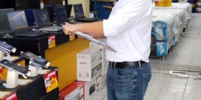 La SIT verifica la venta legal de teléfonos y SIM en Jalapa