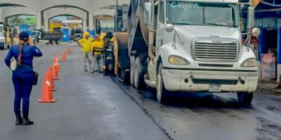 Nuevo asfalto fortalece la movilidad y el comercio portuario en Izabal 