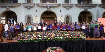 MINECO Impulsa el Desarrollo Económico y Creativo de Mujeres Tejedoras de Tactic