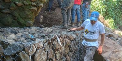 Mantenimiento en Malacatán: Caminos rehabilita estribo de puente vehicular
