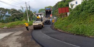 Mejoran la ruta hacia Nuevo Palmar con primera capa de asfalto en beneficio de vecinos