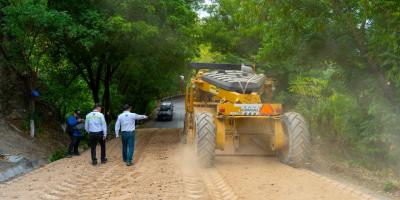 Trabajan en rehabilitar acceso a Santa Rita en Guastatoya tras años de abandono