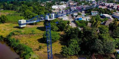Nuevo obra en San Marcos: colocan losa de acero en puente de Ocós 