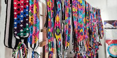 técnica ancestral de bordado en fajas