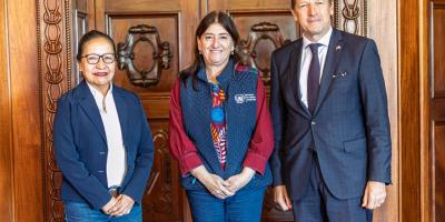 Fotografía oficial luego de reunión. 