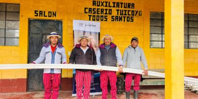 el Ministerio de Desarrollo Social (Mides) a través de su Unidad Ejecutora el Fondo de Desarrollo Social (Fodes), entregó kits de techo mínimo, kits de panel solar, tanques flexibles y tubos de PVC beneficiando a más de mil familias en 15 comunidades de 13 municipios del departamento de Huehuetenango.