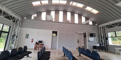  los trabajos consistieron en el levantamiento de la pintura vieja y el posterior repello de las superficies, permitiendo corregir imperfecciones acumuladas con el paso del tiempo.