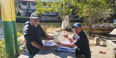 Entregan certificados de permisos de pesca artesanal en el lago de Amatitlán