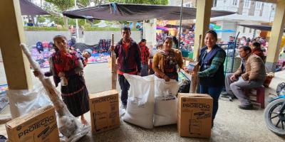 Más familias agricultoras reciben kits productivos 