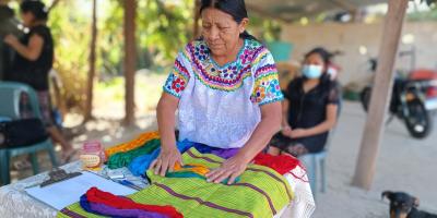 Mujeres de Cubulco preservan la tradición del bordado del Güipil