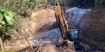 Familias de San Vicente Pacaya contarán con un camino más seguro