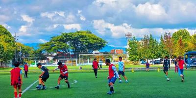 Las instalaciones de los Campos del Roosevelt se mantiene abiertas para que los guatemaltecos disfruten. 