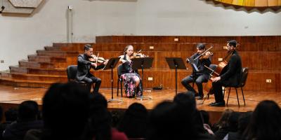 “Contrastes”: un susurro sonoro entre técnica e historia. 