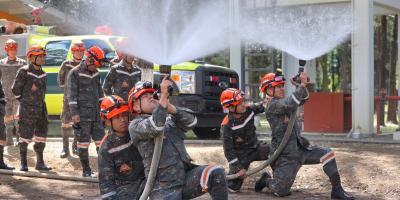 Brigada Humanitaria y de Rescate fortalece sus capacidades en el manejo de equipo contra incendios.