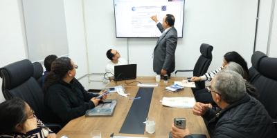 Pasajeros locales y extranjeros se benefician de coordinación de acciones para mejorar transporte turístico en Antigua