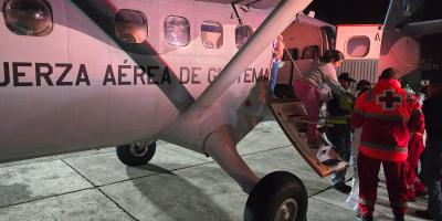 Ejército de Guatemala realiza traslado aeromédico de recién nacida hacia la Ciudad de Guatemala.