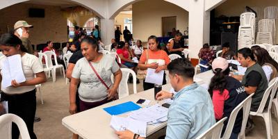 Entrega de kits productivos fortalece los huertos familiares