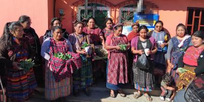 Entregan semillas y pilones para establecer más de 20 huertos familiares