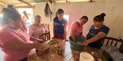 Familias capacitadas en transformación de productos locales