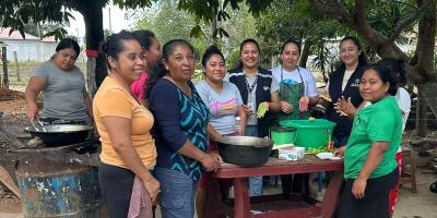Familias rurales aprenden a preparar alimentos saludables