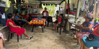 Mujeres aprenden la elaboración de charcas para alevines