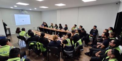 Personal del AILA recibe capacitación en nuevos escáneres