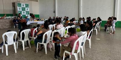 Un club que alimenta conocimiento y esperanza para las familias