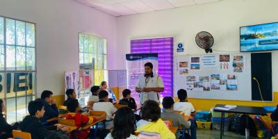 Estudiantes de Santa Elena de la Cruz aprenden sobre patrimonio cultural y natural. 