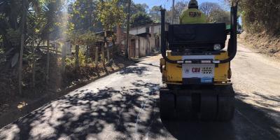 Avanzan trabajos de bacheo entre El Carrizal y San Raymundo