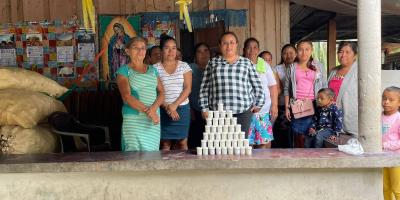 Mujeres de San Joaquín elaboran bálsamo artesanal