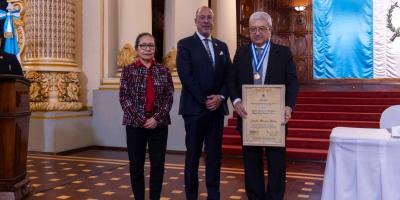 En solemne acto, el escritor Adolfo Méndez Vides recibió el Premio Nacional de Literatura “Miguel Ángel Asturias” 2025 
