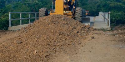 Avanzan trabajos en ruta hacia Hacienda El Santo y dinamizan economía local