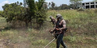 Entre las labores realizadas destaca la limpieza de basura en la caja puente, una acción clave para prevenir obstrucciones y reducir riesgos durante la temporada de lluvias, beneficiando directamente la seguridad de las instalaciones.