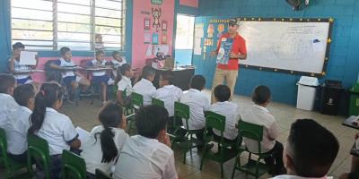 Estudiantes de Izabal aprenden la prevención del Gusano Barrenador