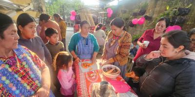 Capacitan a madres quezaltecas en la preparación de alimentos nutritivos