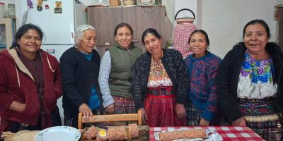 Promotoras forestales de Cantel aprenden a elaborar carne prensada
