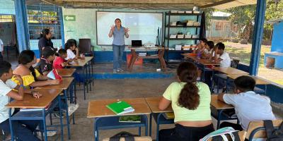 Estudiantes de Los Amates aprenden a cultivar sus propios alimentos