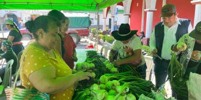 Feria del Agricultor en Baja Verapaz impulsa y dinamiza el comercio agrícola