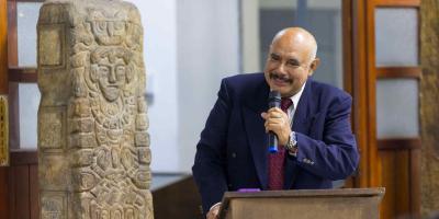 Reconocen los 35 años de trayectoria del profesor Gabriel Francisco Paz Tun