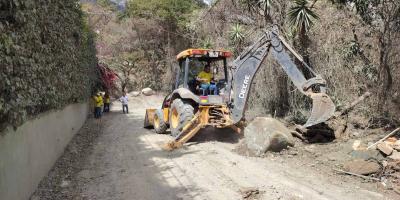 Mejoran ruta en beneficio de habitantes de San Pedro Ayampuc