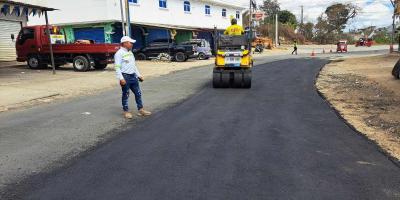Avanza la reparación de la carretera entre Ciudad Quetzal y San Raymundo