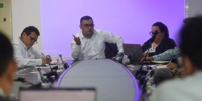 Autoridades y transportistas buscan agilizar permisos y mejorar la logística