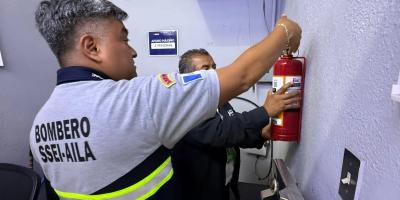 Fortalecen seguridad en el Aeropuerto La Aurora con inspección de extintores