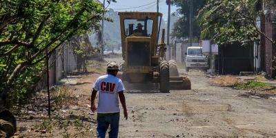 Mejoran camino en Sipacate y facilitan el acceso a más de 1,500 vecinos