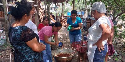 Fortalecen emprendimiento femenil de Ixhuacut